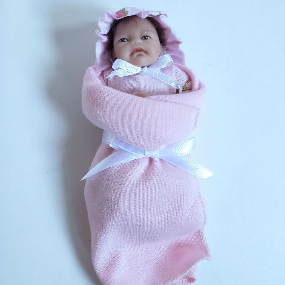 Ashton Drake "Handful Of Tenderness" Lifelike Collectible Baby Doll